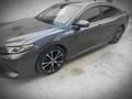 Toyota Camry 2019 года за 9 000 000 тг. в Актау – фото 2