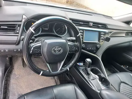 Toyota Camry 2019 года за 9 000 000 тг. в Актау – фото 3