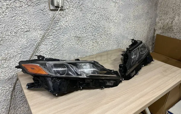 Фары передние на Toyota Camry 70SE/LE за 85 000 тг. в Алматы
