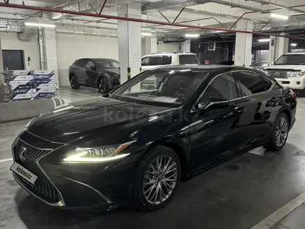 Lexus ES 200 2021 года за 21 000 000 тг. в Алматы – фото 3