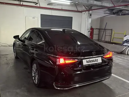 Lexus ES 200 2021 года за 21 000 000 тг. в Алматы – фото 4