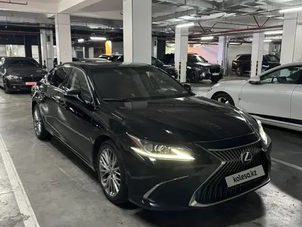 Lexus ES 200 2021 года за 21 000 000 тг. в Алматы
