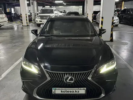 Lexus ES 200 2021 года за 21 000 000 тг. в Алматы – фото 2