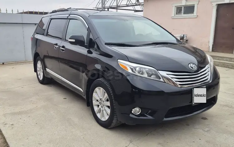Toyota Sienna 2015 года за 14 500 000 тг. в Атырау