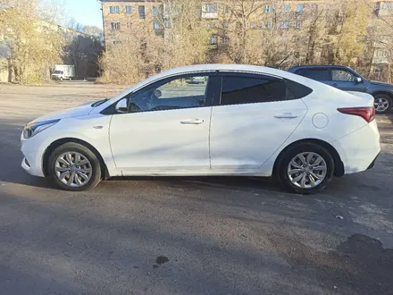 Hyundai Accent 2018 года за 7 100 000 тг. в Караганда – фото 5