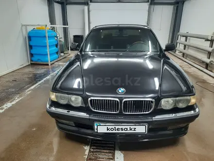 BMW 740 1996 года за 3 000 000 тг. в Астана