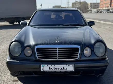 Mercedes-Benz E 230 1997 года за 2 500 000 тг. в Астана – фото 4