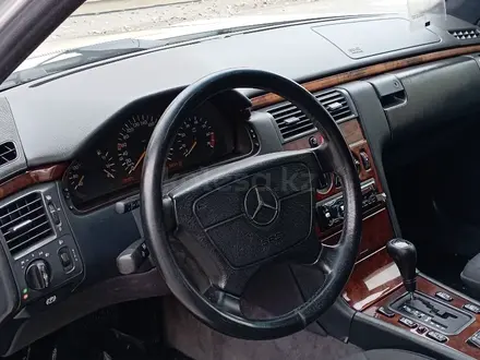 Mercedes-Benz E 280 1998 года за 4 950 000 тг. в Алматы – фото 19