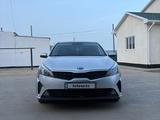 Kia Rio 2021 года за 6 590 000 тг. в Атырау