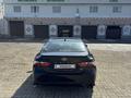 Toyota Camry 2023 года за 11 900 000 тг. в Актобе – фото 4
