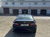 Toyota Camry 2023 годаүшін11 900 000 тг. в Актобе – фото 4