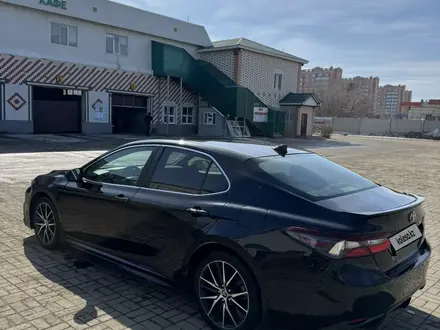 Toyota Camry 2023 года за 11 900 000 тг. в Актобе – фото 3