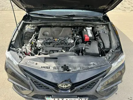 Toyota Camry 2023 года за 11 900 000 тг. в Актобе – фото 9