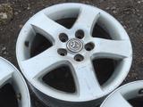 Комплект оригинальных дисков R16. Toyota Camry за 165 000 тг. в Алматы – фото 3