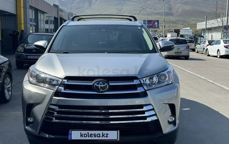 Toyota Highlander 2018 года за 18 000 000 тг. в Алматы