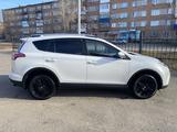 Toyota RAV4 2018 годаүшін14 500 000 тг. в Усть-Каменогорск – фото 2