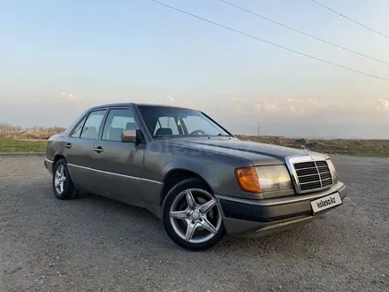 Mercedes-Benz E 230 1990 года за 1 600 000 тг. в Алматы