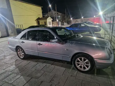 Mercedes-Benz E 280 1996 года за 1 600 000 тг. в Кызылорда – фото 2