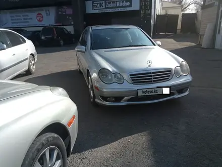 Mercedes-Benz C 180 2002 года за 6 000 000 тг. в Петропавловск – фото 5