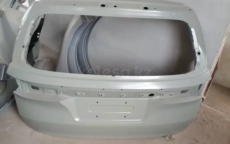 Крышка багажника капот Hyundai Custin за 100 000 тг. в Астана