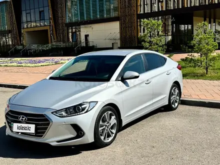 Hyundai Elantra 2017 года за 9 500 000 тг. в Астана