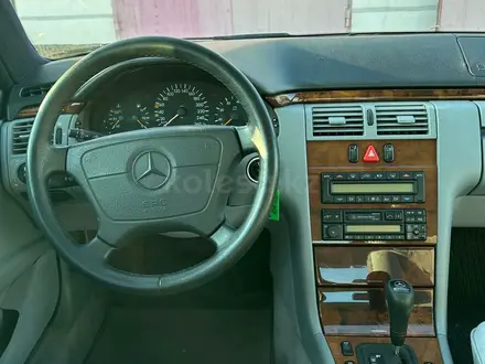 Mercedes-Benz E 280 1998 года за 3 200 000 тг. в Шымкент – фото 9