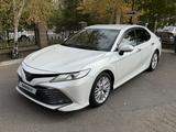 Toyota Camry 2020 года за 12 950 000 тг. в Астана – фото 2