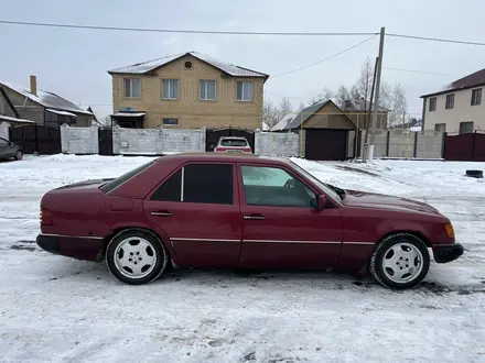 Mercedes-Benz E 220 1992 года за 1 400 000 тг. в Астана – фото 6