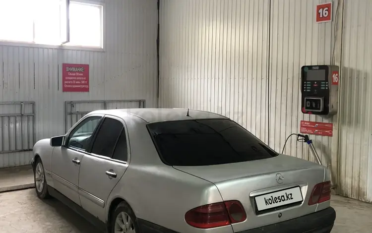 Mercedes-Benz E 220 1998 года за 1 400 000 тг. в Кокшетау