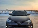 Toyota RAV4 2018 года за 10 500 000 тг. в Петропавловск