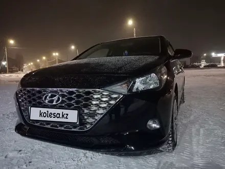 Hyundai Accent 2022 года за 7 250 000 тг. в Усть-Каменогорск – фото 2