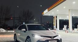 Toyota Camry 2021 года за 16 500 000 тг. в Аксай – фото 2