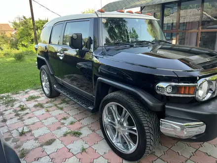 Toyota FJ Cruiser 2007 года за 9 200 000 тг. в Алматы – фото 2