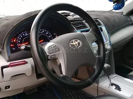 Toyota Camry 2011 года за 6 500 000 тг. в Атырау – фото 21