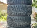 Шины Bridgestone Blizzak почти новую зимнюю на шипах комплект 4шт за 220 000 тг. в Алматы