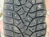 Шины Bridgestone Blizzak почти новую зимнюю на шипах комплект 4шт за 220 000 тг. в Алматы – фото 3