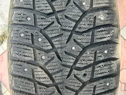 Шины Bridgestone Blizzak почти новую зимнюю на шипах комплект 4шт за 220 000 тг. в Алматы – фото 3