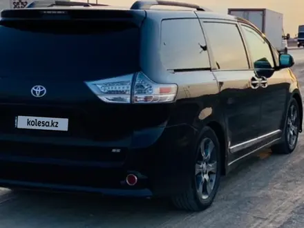 Toyota Sienna 2015 года за 12 500 000 тг. в Актобе – фото 2