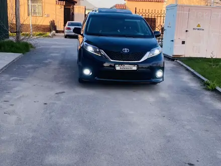 Toyota Sienna 2015 года за 12 500 000 тг. в Актобе – фото 3