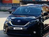 Toyota Sienna 2015 года за 12 500 000 тг. в Актобе