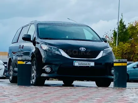Toyota Sienna 2015 года за 12 500 000 тг. в Актобе – фото 6