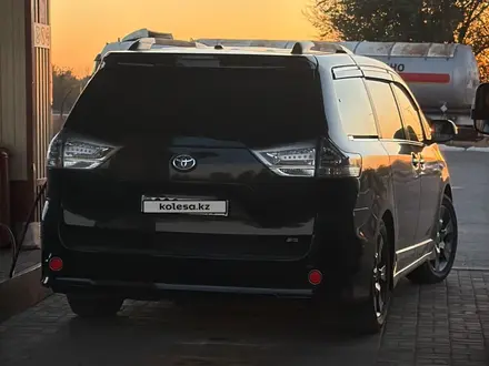 Toyota Sienna 2015 года за 12 500 000 тг. в Актобе – фото 7