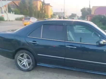 Mercedes-Benz E 240 1998 года за 1 800 000 тг. в Семей