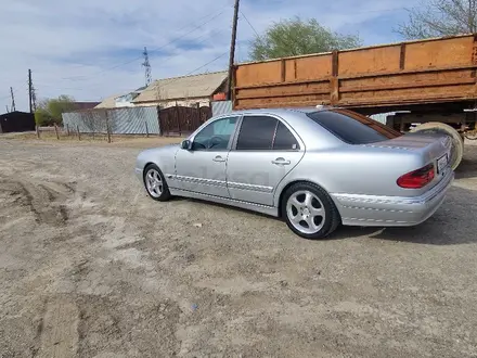 Mercedes-Benz E 320 2000 года за 5 000 000 тг. в Байконыр – фото 3