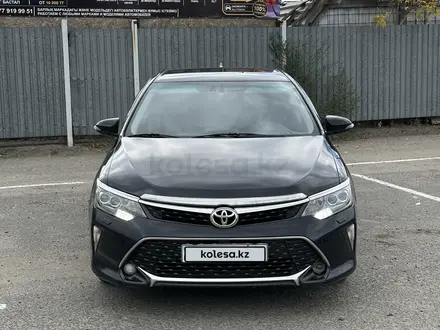 Toyota Camry 2017 года за 10 800 000 тг. в Семей