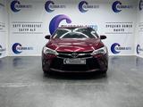 Toyota Camry 2015 года за 10 200 000 тг. в Астана – фото 2