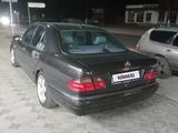 Mercedes-Benz E 230 1997 годаүшін2 570 000 тг. в Мерке – фото 3