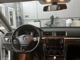 Volkswagen Passat 2016 года за 7 500 000 тг. в Атырау – фото 5