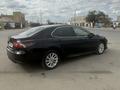 Toyota Camry 2023 года за 15 800 000 тг. в Семей – фото 4