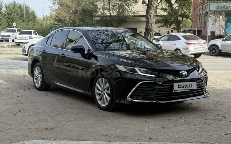 Toyota Camry 2023 года за 15 800 000 тг. в Семей